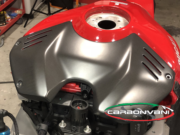 Carbonvani - Ducati Panigale V4 / S / R / Speciale Carbon Fiber Upper Tank Cover -DP Style (18-21) Carbonvani - Ducati Panigale V4 / S / R / Speciale Carbon Fiber Upper Tank Cover -DP Style (18-21)
